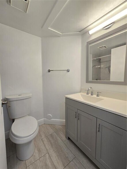 Building Photo - 2890 N Oakland Forest Dr