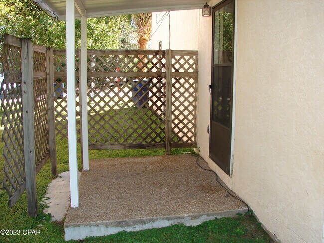 Building Photo - 349 Mercedes Ave