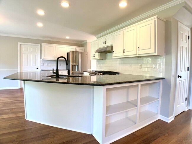 Building Photo - 2553 Emerald Ct