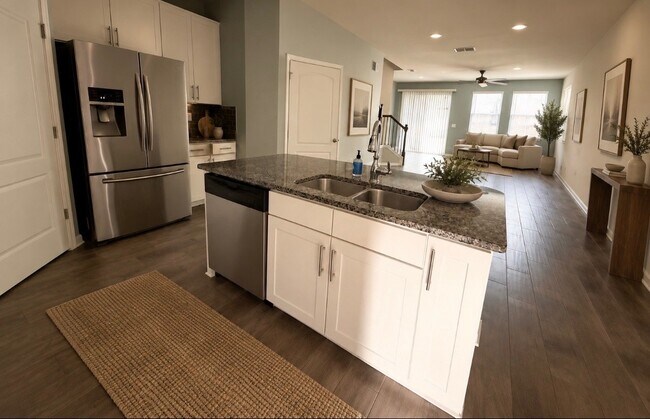 Building Photo - 96 Servia Dr