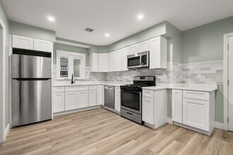 Building Photo - 8 1/2 Intervale St