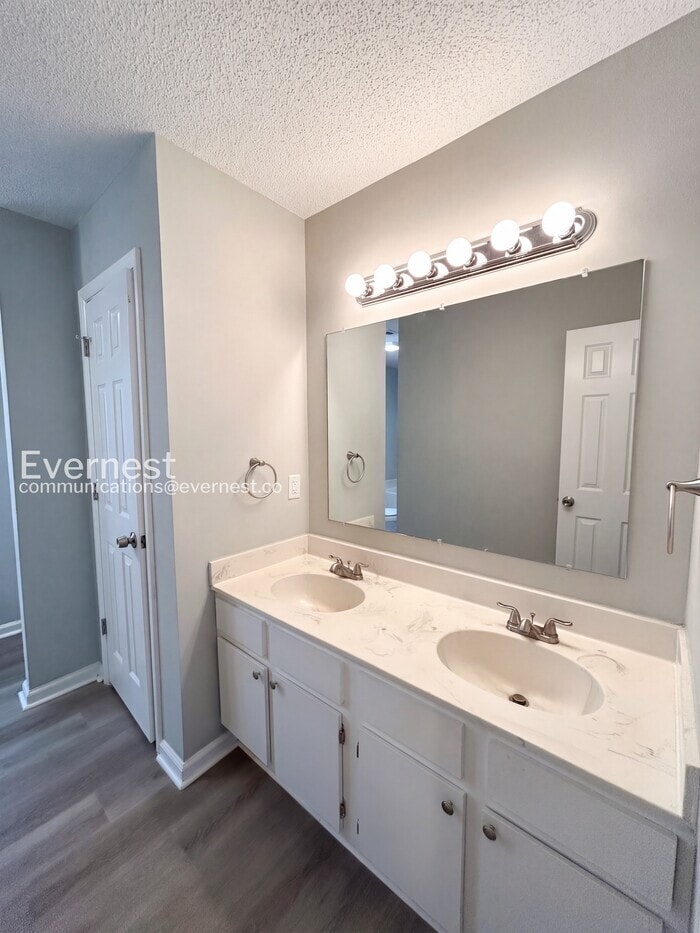 Building Photo - 1228 Capps Hollow Dr