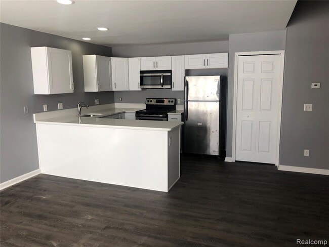 Building Photo - 234 Stonegate E