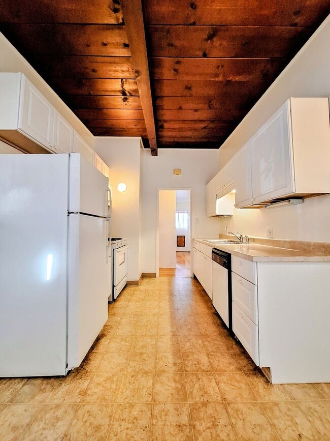 Building Photo - Cat Friendly 2bd Duplex w/Private Patio & Attached Garage