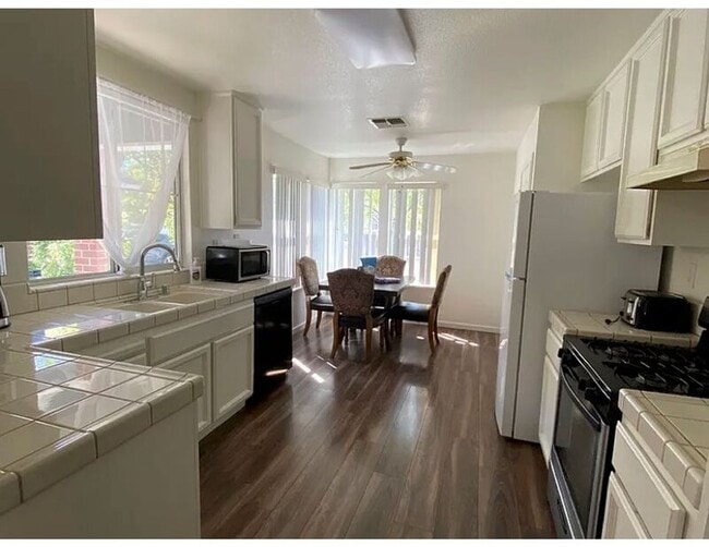 Building Photo - 8048 Andante Dr