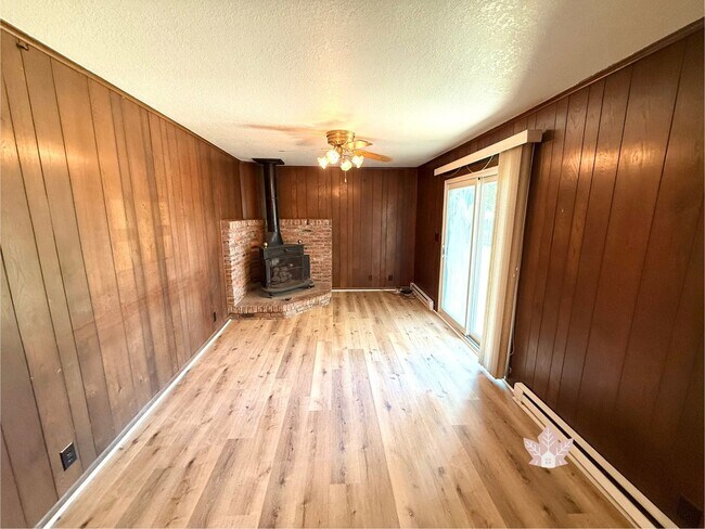 Building Photo - Charming 3-Bedroom Rental, Newly Updated! ...