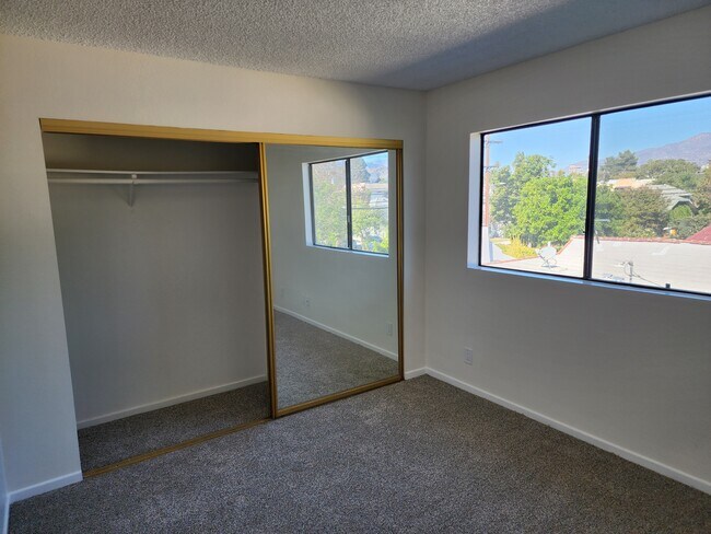 Building Photo - 809 S Adams St