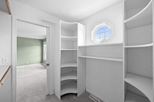 Building Photo - 406 Lakewood Dr