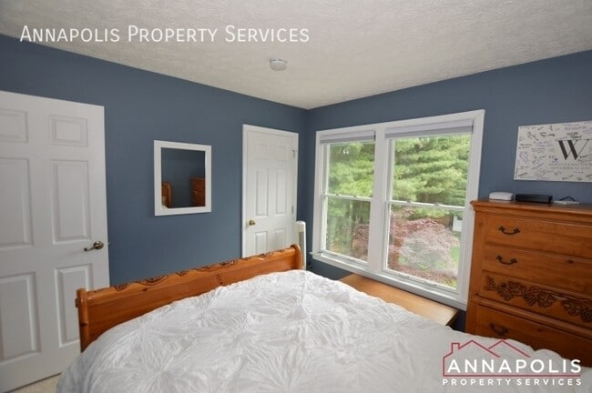 Building Photo - 555 Brightview Dr