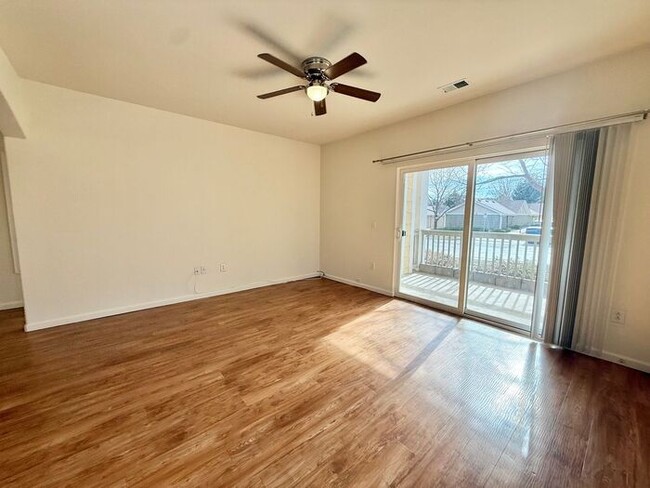 Building Photo - MUST SEE 2 Bed/2 Bath Condo in the Lakeshore at Centerra!