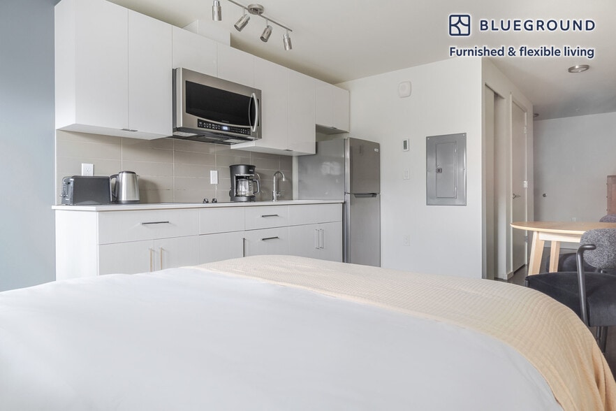 Building Photo - 5001 Brooklyn Ave NE