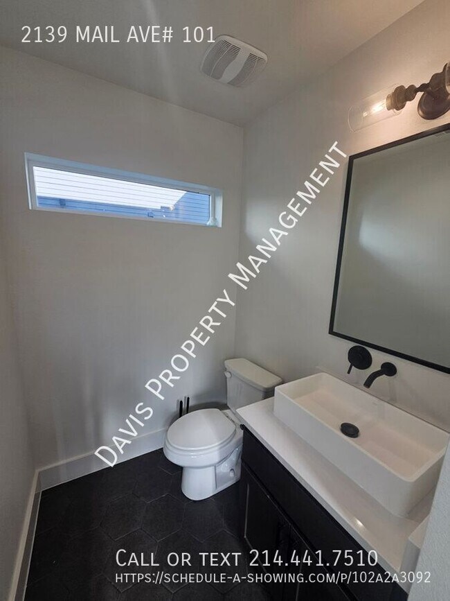 Building Photo - 2139 Mail Ave