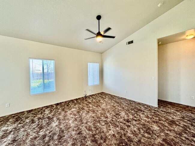 Building Photo - FOR RENT!  3 bedroom 2 bath in Dos Palos