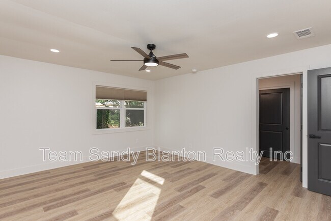 Building Photo - 2540 Hallmark Dr