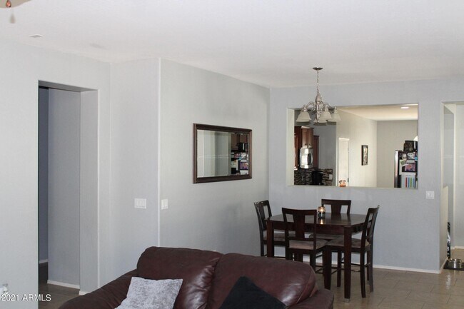 Building Photo - 399 E Goldmine Ct