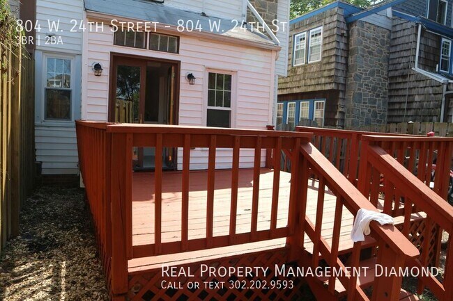 Building Photo - 804 W 24th St