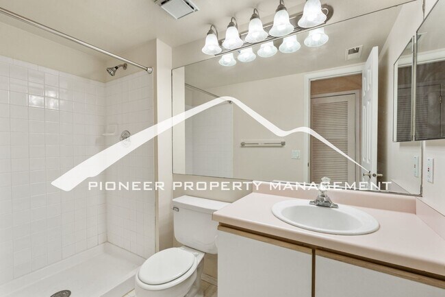 Building Photo - 6162 Colony Cir