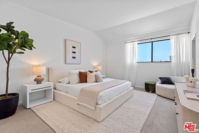 Building Photo - 3516 Vía Dolce