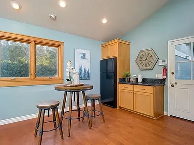 Building Photo - 9477 La Jolla Shores Dr
