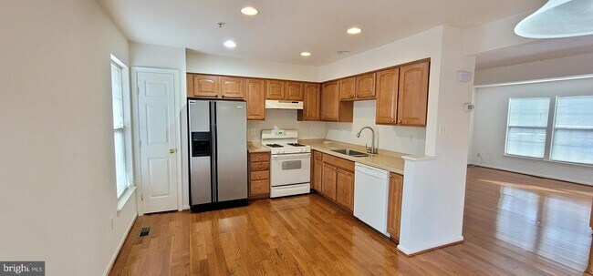 Building Photo - 7128 Fox Harbor Way