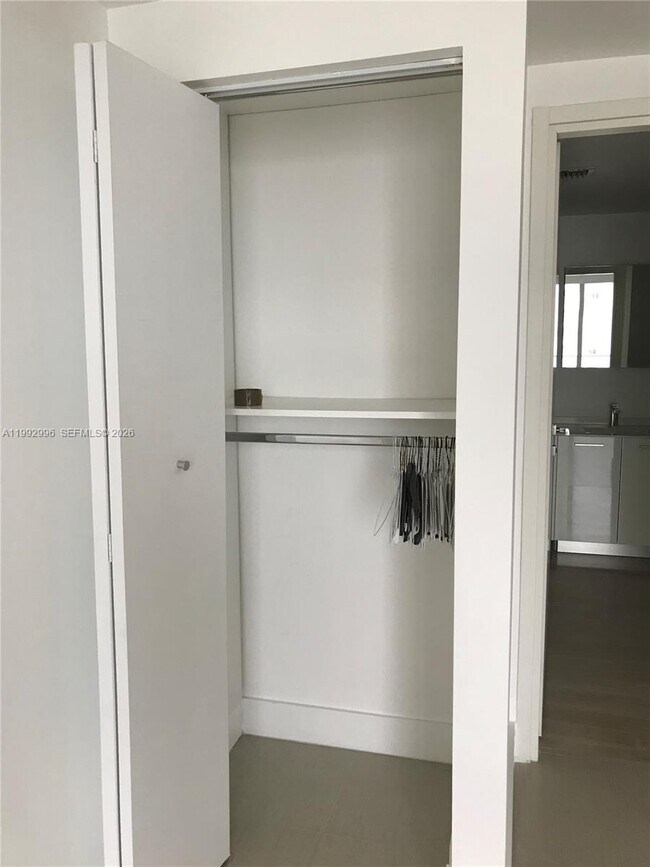 Building Photo - 1300 Brickell Bay Dr