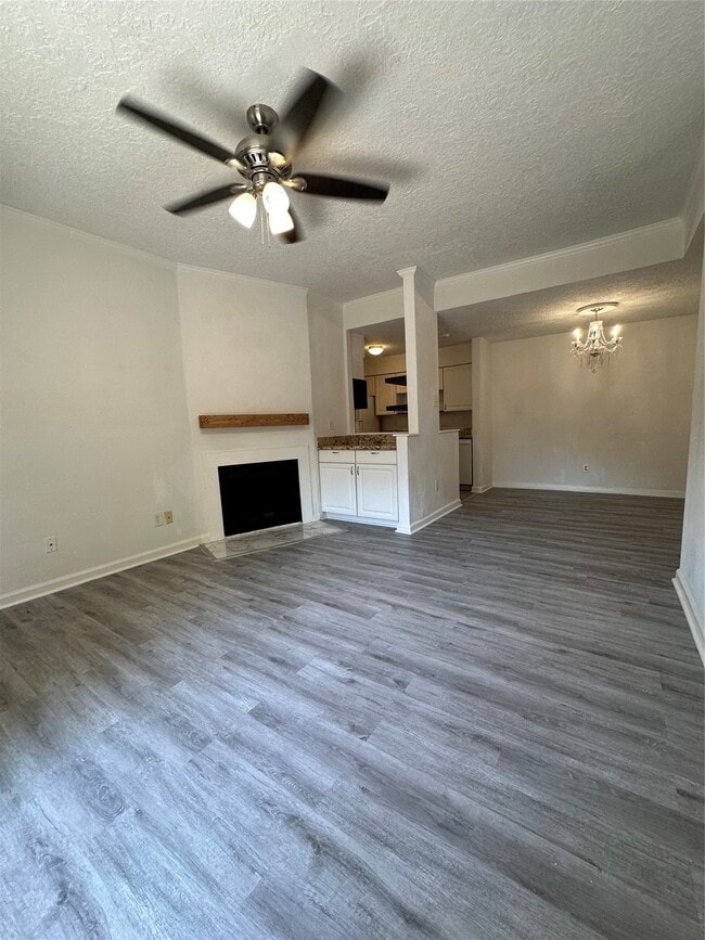 Building Photo - 2125 Augusta Dr