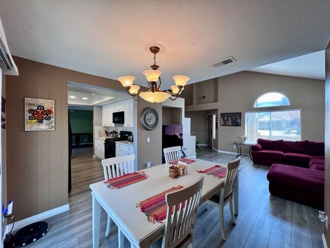 Building Photo - Beautiful 4 Bedroom Pool Home with Solar i...
