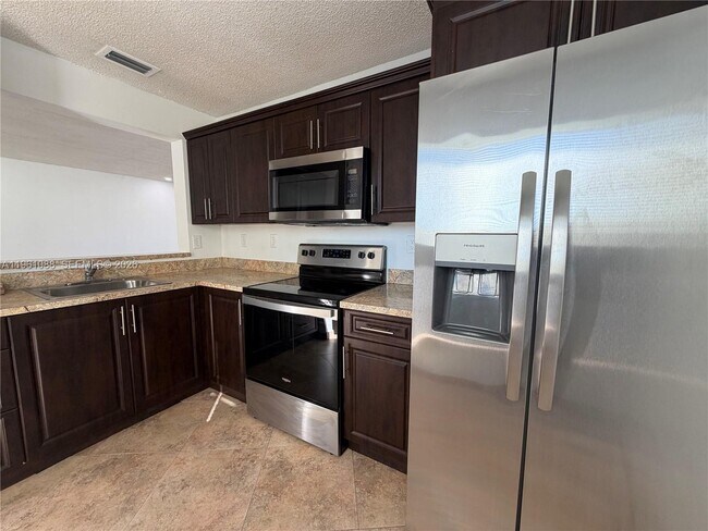 Building Photo - 1181 NW 125th Pl