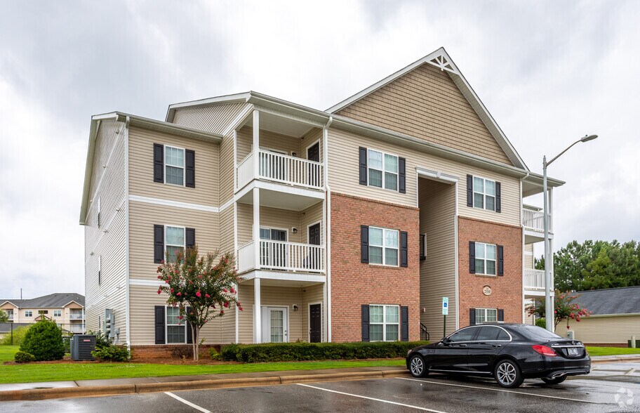 McArthur Landing 2500 McArthur Landing Cir Fayetteville NC 28311