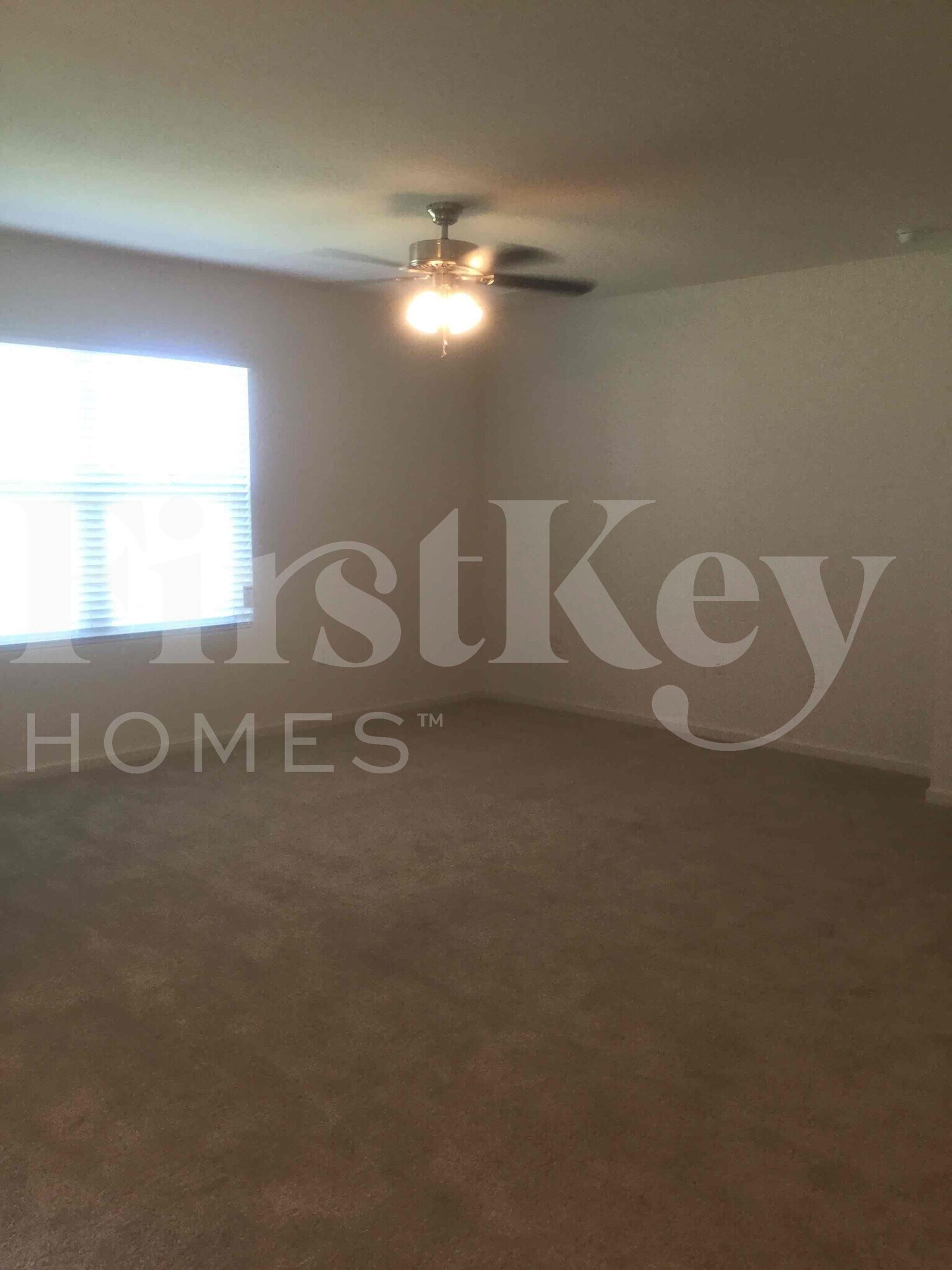 Building Photo - 407 SW Lakehurst Dr