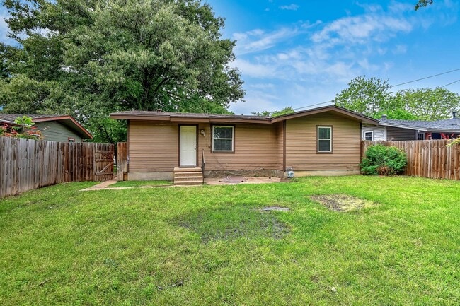 Building Photo - 806 E Rosedale St