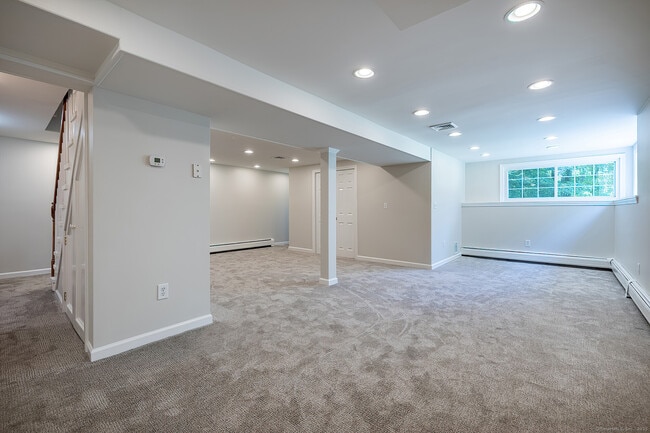 Building Photo - 61 Knollwood Dr