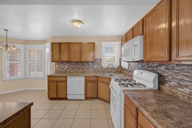 Building Photo - 1460 Paseo De Flor St