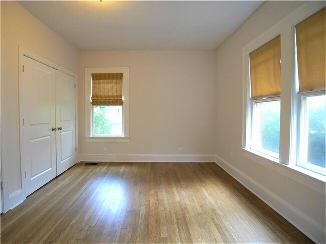 Building Photo - 1200 Stillwood Dr NE
