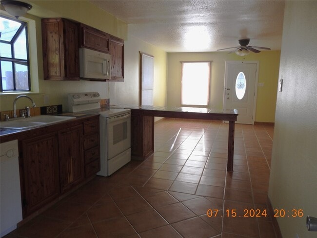 Building Photo - 34819 Lake Point