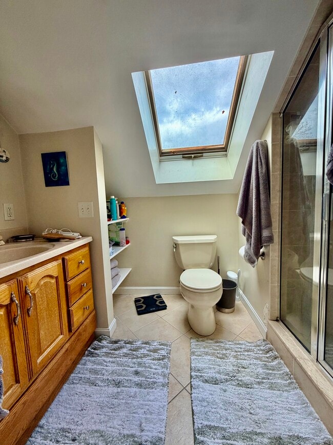 Building Photo - 740 Belmont St