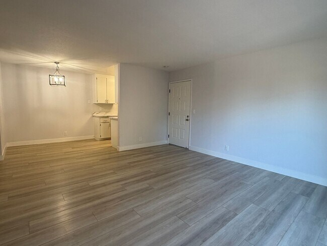 Building Photo - Upstairs Remodeled 1 Bedroom 1 Bath South San Jose Condo