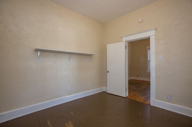 Building Photo - Charming Old Town Bungalow!