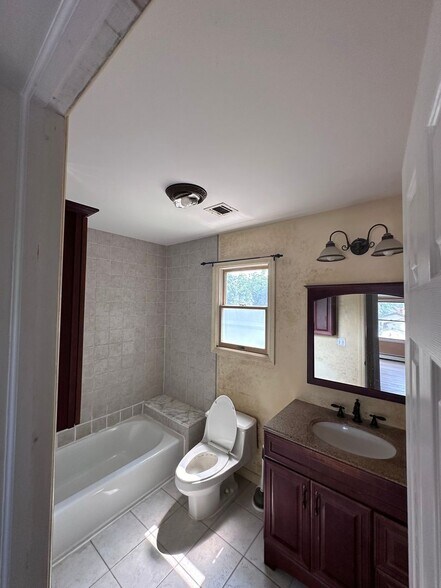 Building Photo - 2 Concord Dr