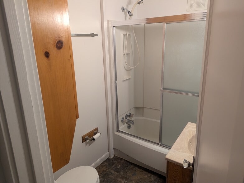 Full Bath - 8 Charles Ave