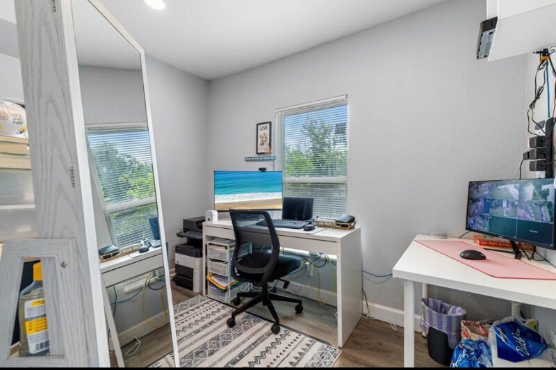 Building Photo - 9413 Clinton Dr