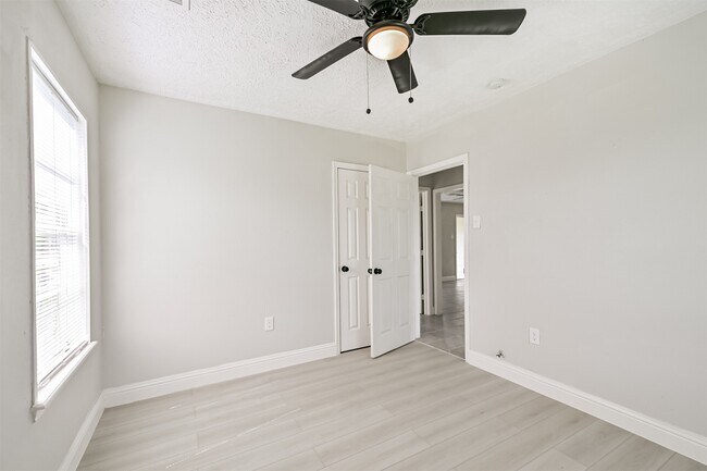 Building Photo - 5007 Northridge Dr