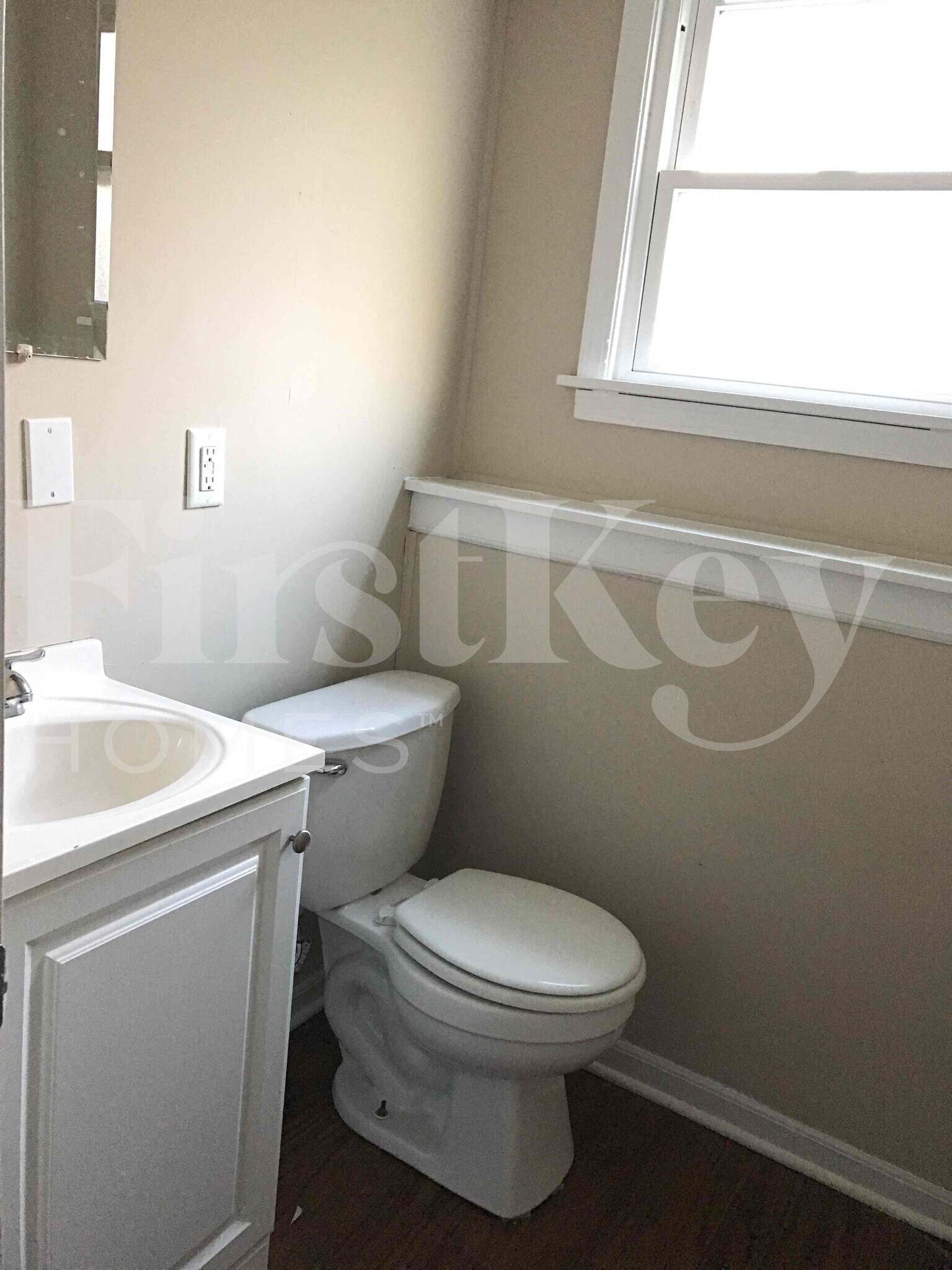 Building Photo - 752 W Hawley St