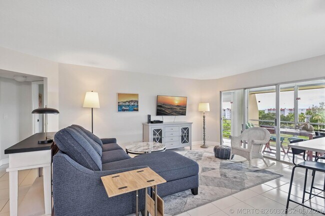 Building Photo - 3661 Via Poinciana