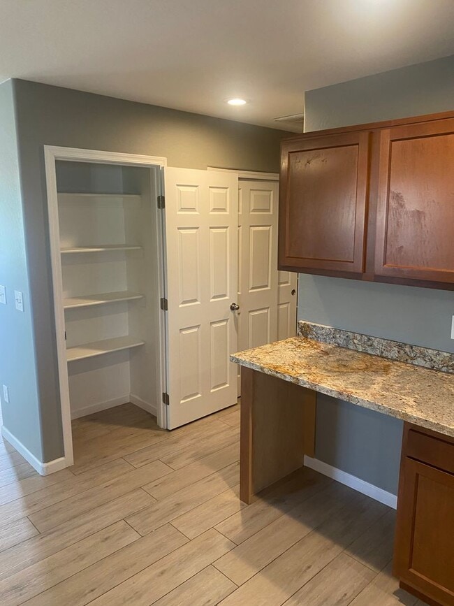 Building Photo - Remodeled 3/2 SFH Glendale, built in 2016