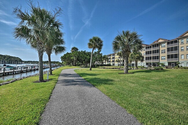 Building Photo - 400 Canopy Walk Ln