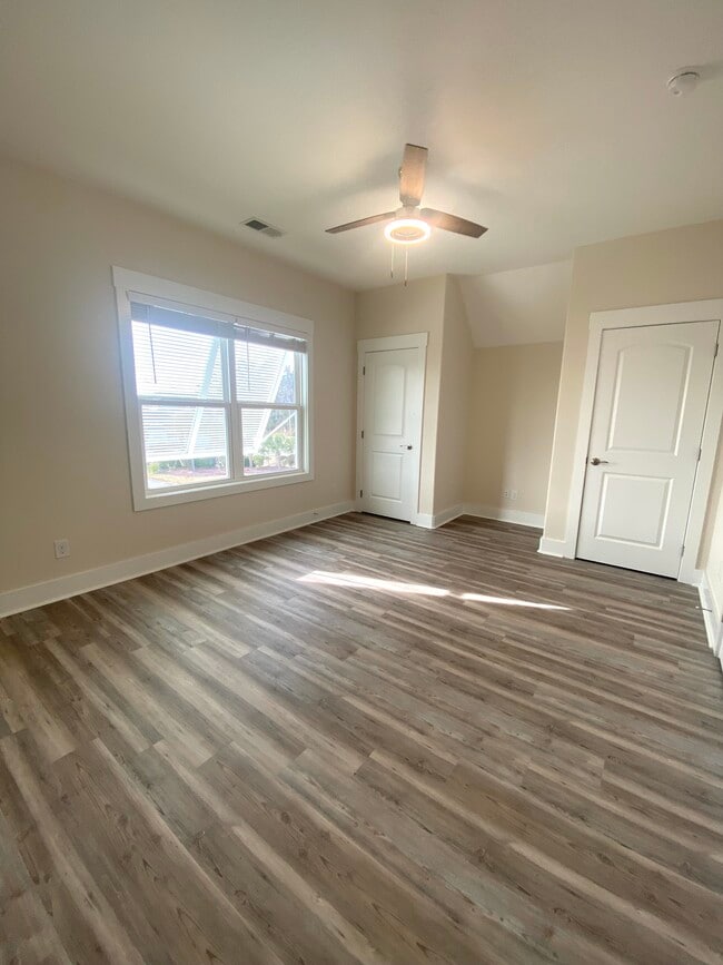 Building Photo - 137 Marblehead Dr