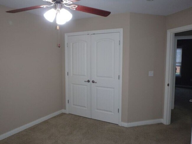 Building Photo - 2501 McClure Dr
