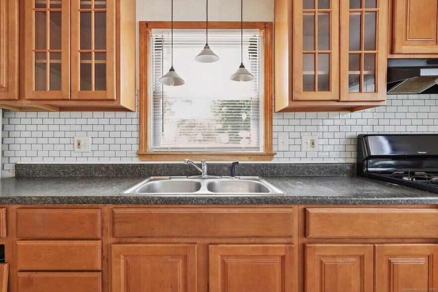 Kitchen - 37 Cumberland Dr