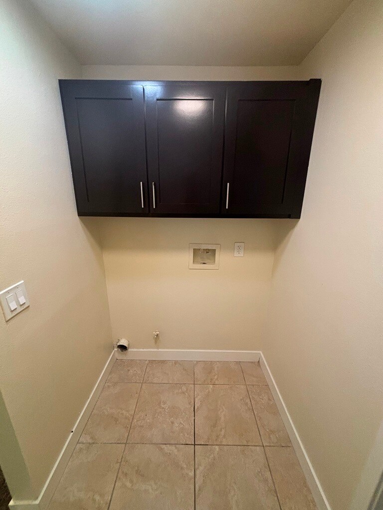 Building Photo - 347 E 107th St